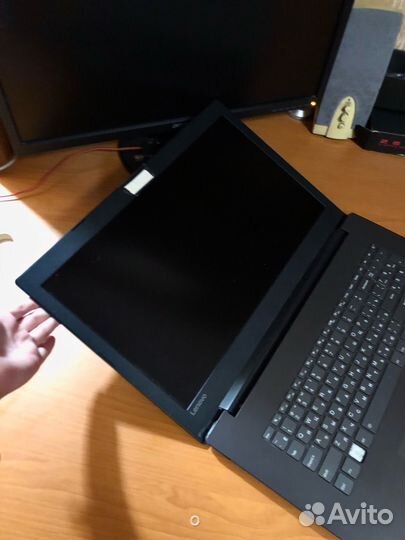 Lenovo 330-17ich i5-8300H 20Gb/1Tb GTX 1050 4gb