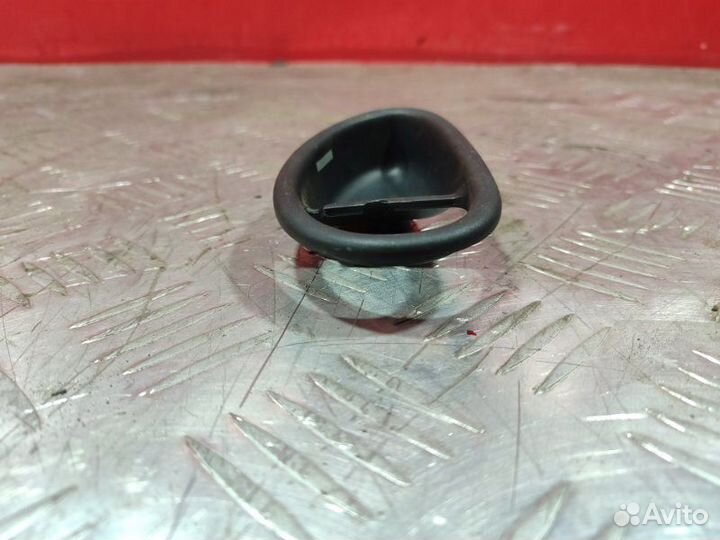 Накладка внутренней ручки двери передняя правая