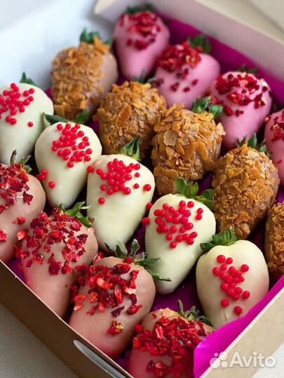 Ягоды клубника в шоколаде подарок на 8 марта