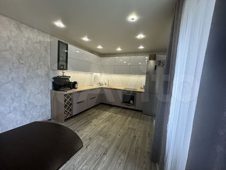 4-к. квартира, 80 м², 2/5 эт.