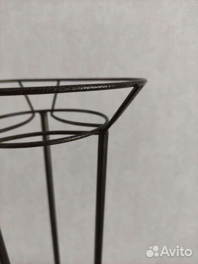 Подставка для цветов металлическая