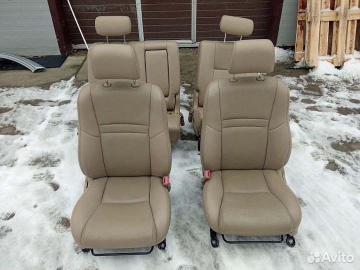 Обшивка двери задней левой Mitsubishi L200