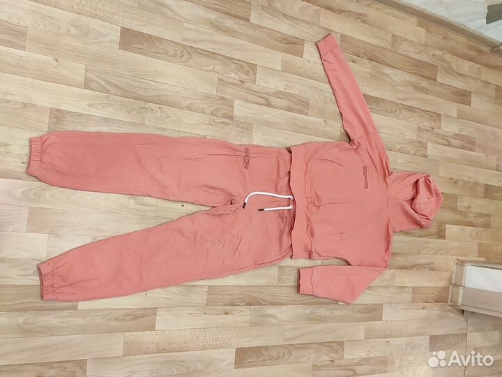 Спортивный костюм женский