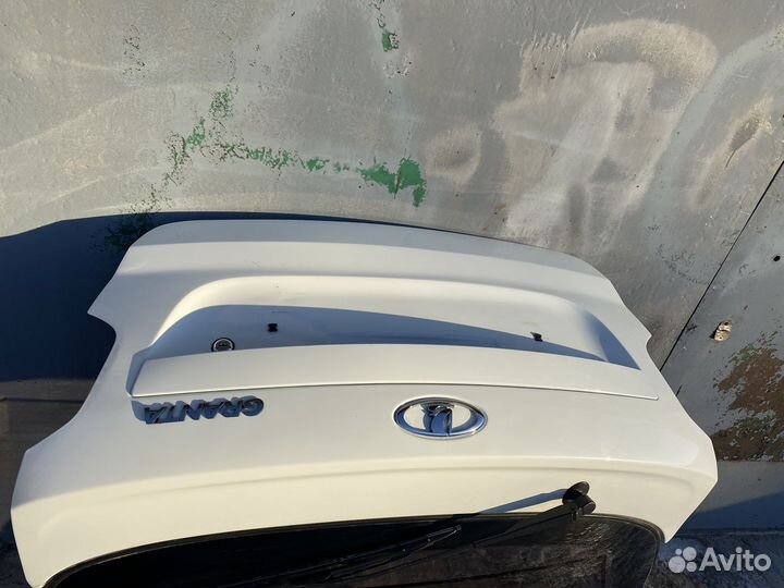 Крышка богажника granta лифтбэк