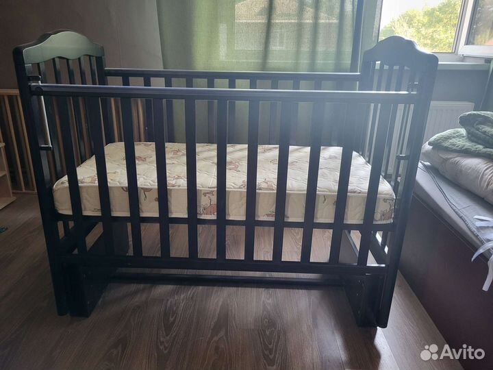 Кровать детская с маятником + новый матрас