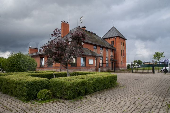 Здание в Петергофе