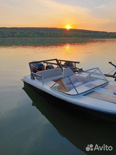 Катер с мотором