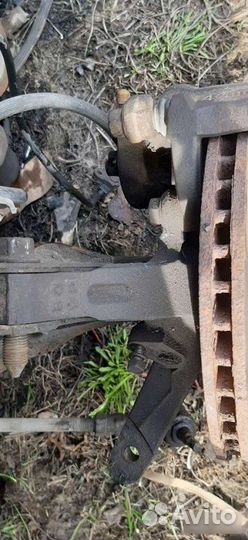 Кулак поворотный передний Mitsubishi Dion 1