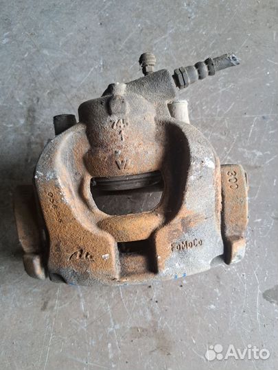 Суппорт передний Ford Mondeo