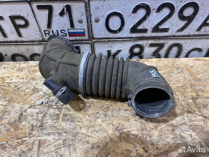 Патрубок воздушного фильтра Volvo S40 седан 2.0