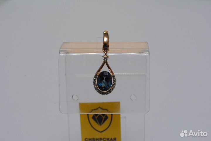 Золотая подвеска с топазом