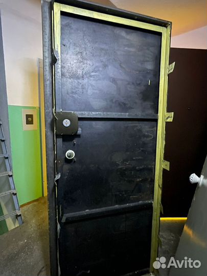 Дверь входная железная