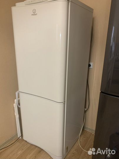 Холодильник бу indesit