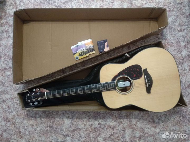 Новая Yamaha FG800 с чехлом