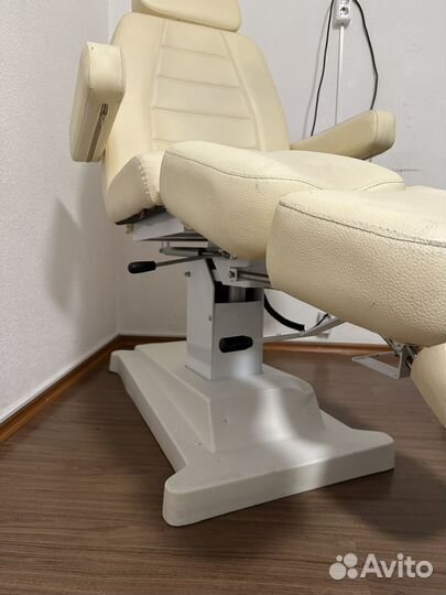 Кресло для педикюра с электроприводом