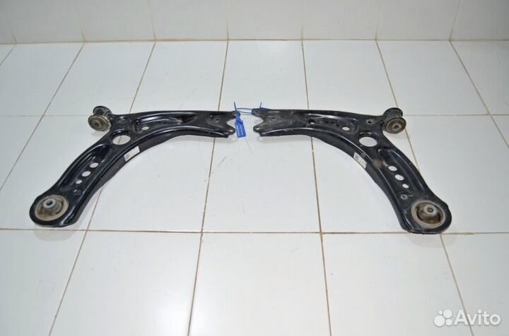 Рычаг подвески нижний правый Volkswagen Jetta NF