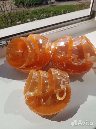 Чайные и кофейные чашки с блюдцами