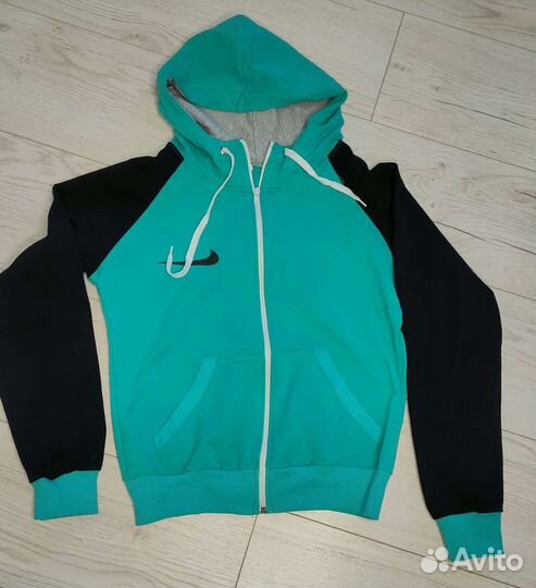 Костюм спортивный женский, новый, размер 42