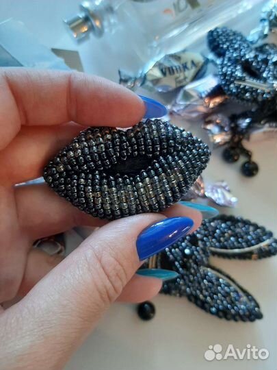 Брошь Маска бисер