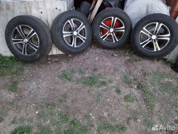 Bridgestone Blizzak Revo GZ 205/75 R15