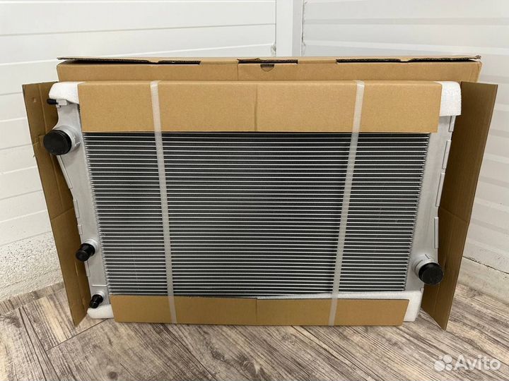 Радиатор охлаждения BMW E70/F15/F16 17117807624
