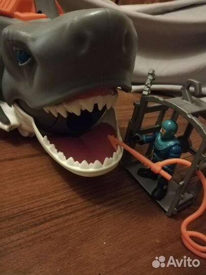 Игрушка - акула(активная)