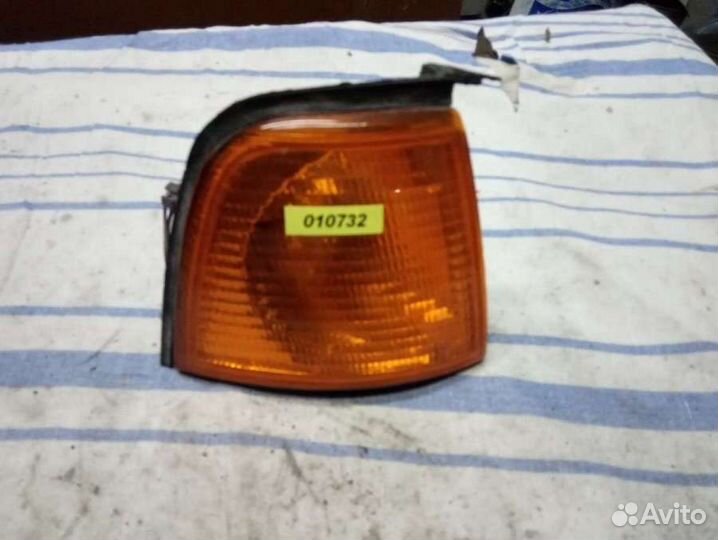 Поворотник правый Audi 80 B3