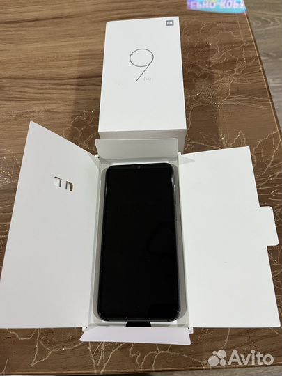 Телефон Xiaomi mi 9 se