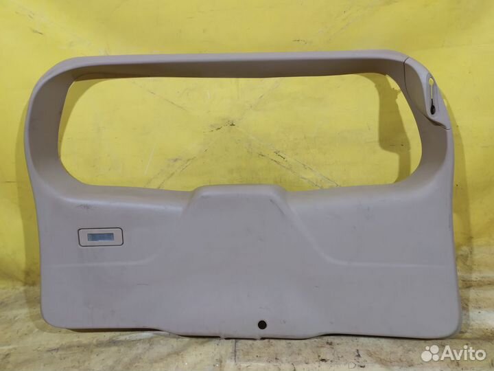 Обшивка двери багажника Cadillac SRX 2003-09