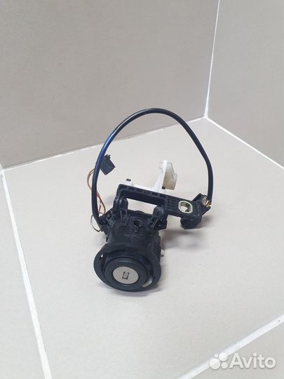 Личинка замка крышки багажника Mitsubishi Carisma