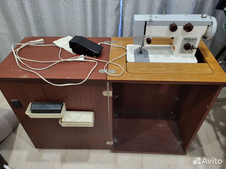 Швейная машинка чайка 142м