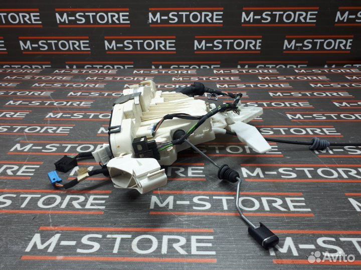 Замок двери задний левый Mercedes-Benz S-Class