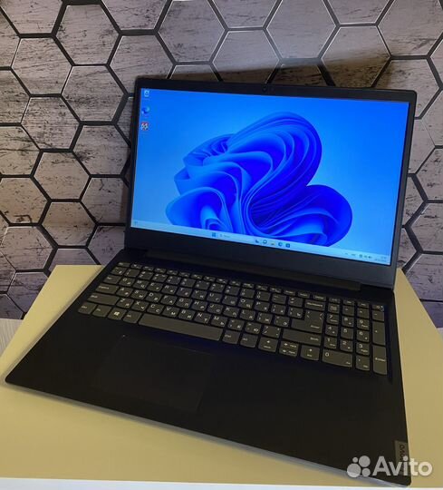 Мощный Lenovo Ryzen 5 3500, SSD, Vega 8 в идеале