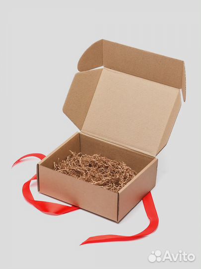 Коробка подарочная крафт с наполнителем и лентой