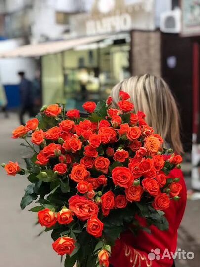Букет кустовых роз. Доставка цветов