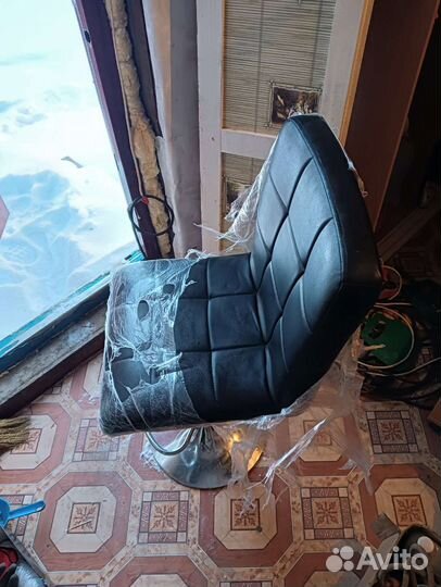 Барный стол и стулья бу