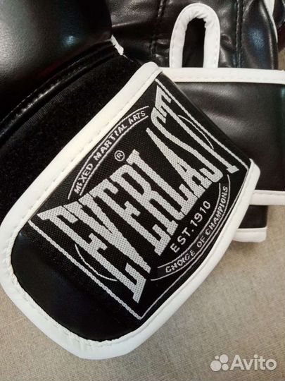 Боксерские перчатки Everlast