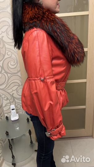 Кожаная куртка с меховым воротником