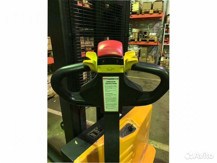 Штабелер самоходный