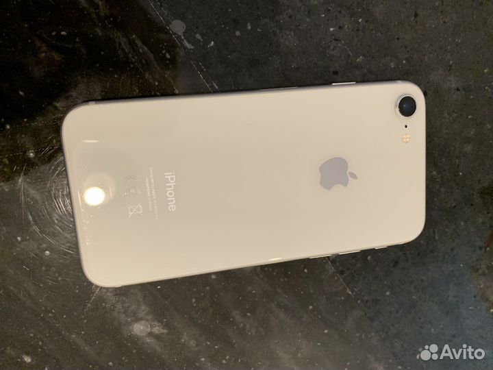 Телефон iPhone 8 64 gb