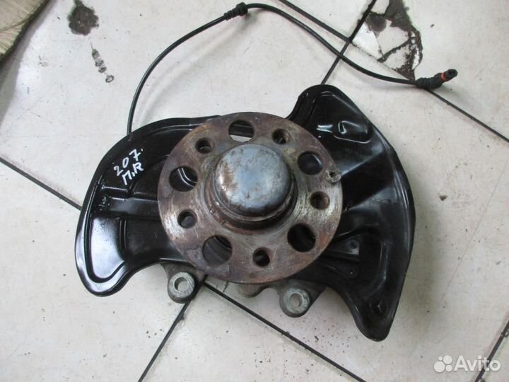 Кулак поворотный передний правый w207 coupe E-cl