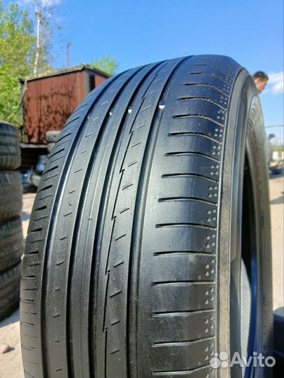 Yokohama BluEarth AE50 215/65 R17 99V