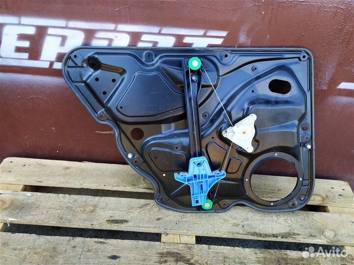 Стеклоподъемник задний правый Volkswagen Passat B6