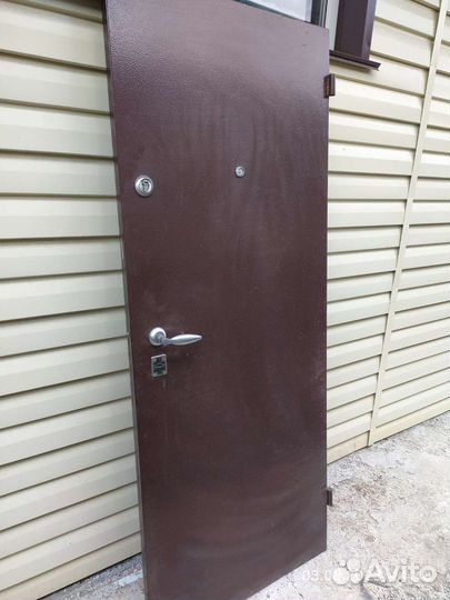 Дверь входная металлическая