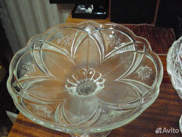 2 вазы на ножках СССР новые Прессованное стекло