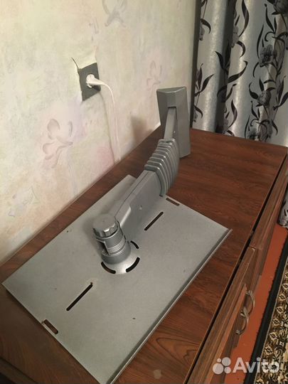 Полка под телевизор подвесная