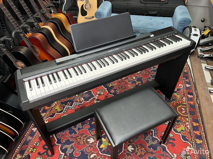 Цифровое фортепиано с банкеткой
