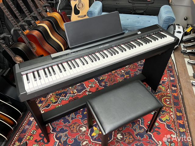 Цифровое фортепиано с банкеткой