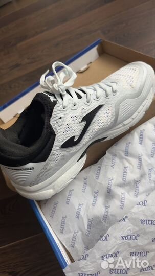 Кроссовки женские