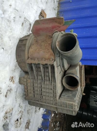Продаю корпус воздушного фильтра на iveco